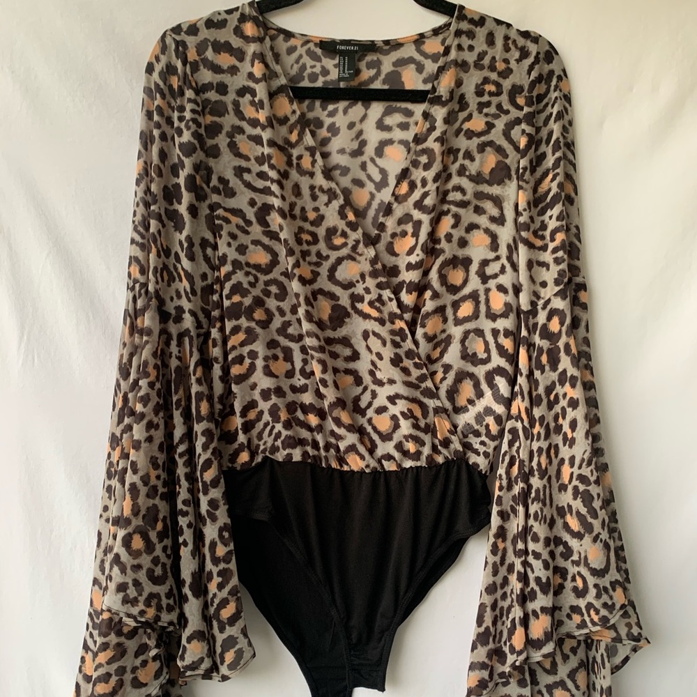 Bodysuit new extra bell sleeves ❤️